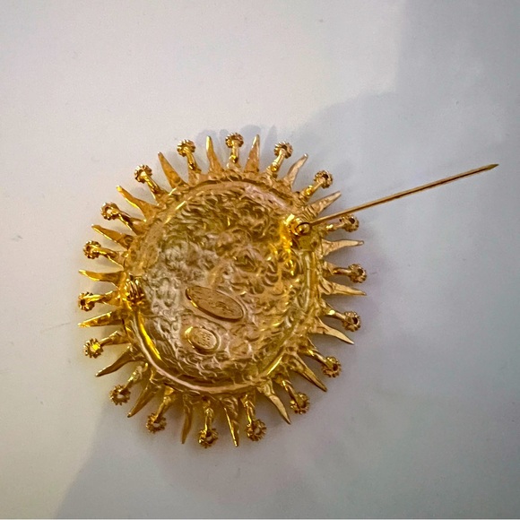 Oscar De La Renta Gold Brooch Pin - Picture 5 of 9